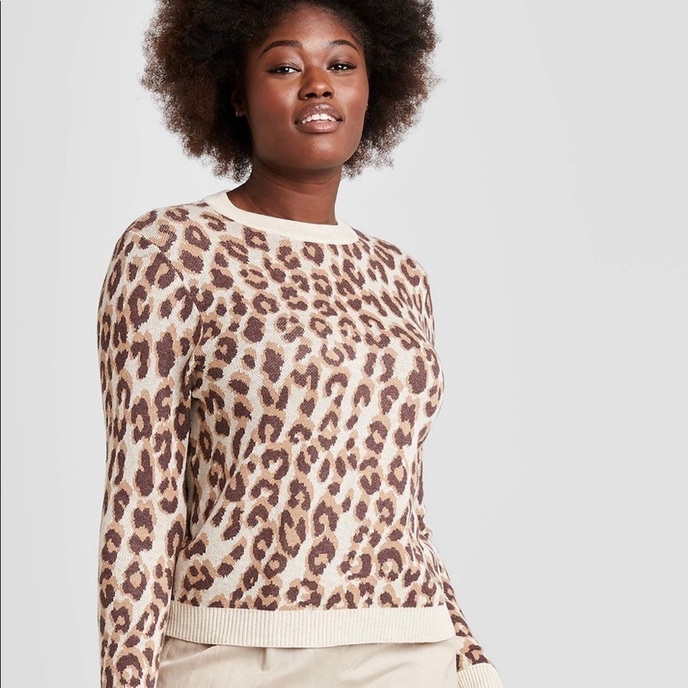 Leopard print pullover crew neck sweater